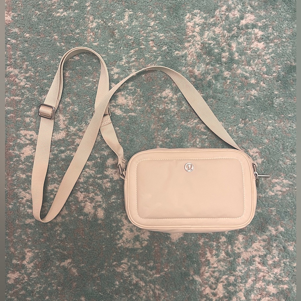 lululemon crossbody bag